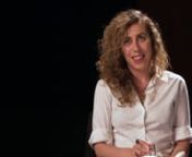 Meet American poet Ariana Reines, who has been described as one of the crucial voices of her generation. In this video, she talks openly about how extreme familial circumstances “pushed” her into poetry, and how writing lets you enter the deepest levels of experience.nn“You can’t be closed in literature – it opens you. And so, it’s a way of entering a space where you’re in very, very profound intimacy with another consciousness,” says Reines. Poetry, she continues, is a mirror th