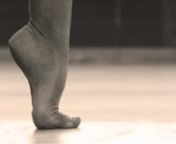 A ARQUITETURA DO CORPO [The body’s architecture]n(Documental&#124; 35mm&#124; 21 minutos&#124;Brasil&#124;2008)nnnSinopse:nOs bailarinos e suas formas.nSuas dores.nSeus sonhos...nnThe dancers and their forms.nTheir pains.nTheir dreams…nnnFicha técnica:nDireção: Marcos PimentelnRoteiro: Marcos Pimentel e Ivan Morales Jr.nProdução executiva:tLuana MelgaçonProdução: Luana Melgaço e Mariana FreitasnFotografia: Matheus RochanSom e trilha original: O GRIVOnMontagem: Ivan Morales Jr.nPesquisa: Mar