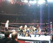 Arrivée des divas de la WWE pour aider Maria contre Santino Marella lors du Raw du 31 mars 2008. nLire le résumé du show ici : nhttp://web.mac.com/yannhautevelle/iWeb/Centres_interet/RAW_31mars2008b.html