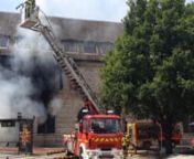 Un incendie s&#39;est déclaré peu avant-midi ce jeudi 25 juin 2015 eu rez-de-chaussée de l&#39;hôtel de ville qui abrite l&#39;office de tourisme de Besançon. Cinq véhicules des pompiers ont été mobilisés. L&#39;incendie a été éteint vers 12h15. L&#39;auteur présumé du cocktail Molotov a été interpellé. Il n&#39;y a pas de blessé.