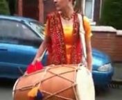Rani Taj, the white girl, beating Pakistani Drum with English Song!