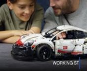 Lego Technic Porsche 911 42096nPorsche 911 RSR ile GT dayanıklılık yarışları dünyasına gir!nBu muhteşem LEGO Technic Porsche 911 RSR model araba setiyle dünyanın lider otomobil üreticilerinden birinin yenilikçi mühendisliğini ve tasarımını keşfet. Porsche ile ortak geliştirilen bu gerçekçi model, uluslararası GT dayanıklılık yarışlarının zorluklarının üstesinden gelmek üzere tasarlanmış 911 RSR&#39;nin güçlü görünümünü ve simgeleşmiş hatlarını yakalıy