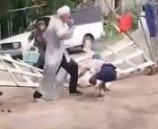 کتک زدن یک پیرزن توسط یک آخوند حکومتی