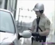Stop Omofobia!nnItalia 2009 - Un poliziotto si avvicina a un automobilista consegnandogli una multa.Questa pubblicitá italiana non é mai stata ne tramessa ne diffusa in Italia io ho avuto il filmato dalla Spagna.Ps:il brano di Mika
