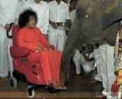Usha Maa Sings to Bhagawan Sri Sathya Sai Baba