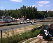 Euro Kart Cup 2012 - 4.Lauf Kerpen Erftlandringn1. Rennen der Klasse C125 (Schalter) UNCUTnKomplettes Rennen ungeschnitten, aufgenommen von der Zuschauertribüne.