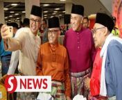 Umno held a breaking of fast event on Friday (March 22) where non-governmental organisations and communities received donations from the party and interacted with party leaders.&#60;br/&#62;&#60;br/&#62;WATCH MORE: https://thestartv.com/c/news&#60;br/&#62;SUBSCRIBE: https://cutt.ly/TheStar&#60;br/&#62;LIKE: https://fb.com/TheStarOnline