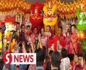 Perikatan Nasional chairman Tan Sri Muhyiddin Yassin was amongguests who attended the Gerakan Chinese New Year open house on Saturday (Feb 10).&#60;br/&#62;&#60;br/&#62;Also present was former Muda president Syed Saddiq Syed Abdul Rahman.&#60;br/&#62;&#60;br/&#62;WATCH MORE: https://thestartv.com/c/news&#60;br/&#62;SUBSCRIBE: https://cutt.ly/TheStar&#60;br/&#62;LIKE: https://fb.com/TheStarOnline