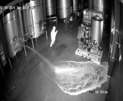 Moment €2.5m worth of red wine spilled by suspect in Spanish warehouse. Bodega CEPA 21