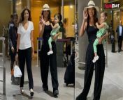 Priyanka Chopra is back home in India and she&#39;s brought daughter Malti Marie along. Priyanka was in a black outfit with a beach hat and Malti was in a green top and pants combo. Priyanka got her daughter to wave to the paparazzi and looked happy to be back in her homeland. &#60;br/&#62; &#60;br/&#62;#PriyankaChopra #PriyankaChopraDaughter #MaltiMarie &#60;br/&#62;~PR.132~