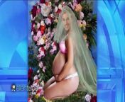 Ellen took a closer look at Queen B&#39;s fanciful pregnancy photos that have the world buzzing!