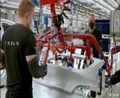 The EV industry is in crisis due to sales problems: Imported cars from China are piling up in the ports, Tesla is reacting with layoffs - around one in ten are losing their jobs. What’s going on and what do employees have to say?