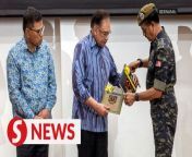 Prime Minister Datuk Seri Anwar Ibrahim on Saturday (May 4) witnessed the handing over of the Sultan Nazrin Shah 69 Commando Camp at Ulu Kinta, Perak&#60;br/&#62;&#60;br/&#62;The construction of the Sultan Nazrin Shah Camp started in 2018 at a cost of RM236 million and was built by the main contractor of the project, Syarikat Sujaman Sdn Bhd, while on 14 February, the camp received a certificate of completion and the 69 Commando operated there in stages.&#60;br/&#62;&#60;br/&#62;WATCH MORE: https://thestartv.com/c/news&#60;br/&#62;SUBSCRIBE: https://cutt.ly/TheStar&#60;br/&#62;LIKE: https://fb.com/TheStarOnline