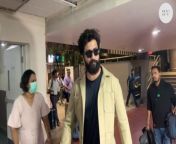 Join us as we welcome the talented Vicky Kaushal back to the vibrant city of Mumbai! Catch all the excitement as he&#39;s spotted at the airport upon his return.&#60;br/&#62;&#60;br/&#62;In this video, we capture the anticipation, the smiles, and the warmth of fans and well-wishers as Vicky Kaushal arrives in Mumbai. His star power and down-to-earth charm are truly heartwarming.&#60;br/&#62;&#60;br/&#62;Thank you for joining us in celebrating Vicky Kaushal&#39;s return to Mumbai. Stay tuned for more celebrity sightings and entertainment buzz!&#60;br/&#62;&#60;br/&#62;#VickyKaushal #AirportArrival #MumbaiHomecoming #CelebrityWelcome&#60;br/&#62;&#60;br/&#62;Don&#39;t miss this chance to witness Vicky Kaushal&#39;s homecoming and the special moments shared with his fans.