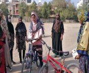 Revving round a dusty oval in the heart of Pakistan&#39;s largest city, women on motorbikes is a rare sight in the culturally conservative country. Teaching novices to ride two-wheelers, the &#92;