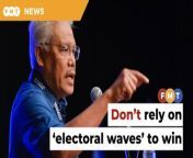 Perikatan Nasional secretary-general Hamzah Zainudin says the coalition must build its own strength and focus on relevant issues.&#60;br/&#62;&#60;br/&#62;&#60;br/&#62;Read More: https://www.freemalaysiatoday.com/category/nation/2024/03/09/pn-cannot-rely-on-electoral-waves-to-win-at-the-polls-says-hamzah/ &#60;br/&#62;&#60;br/&#62;Laporan Lanjut: https://www.freemalaysiatoday.com/category/bahasa/tempatan/2024/03/09/jangan-bergantung-gelombang-untuk-ke-putrajaya-pn-diberitahu/&#60;br/&#62;&#60;br/&#62;Free Malaysia Today is an independent, bi-lingual news portal with a focus on Malaysian current affairs.&#60;br/&#62;&#60;br/&#62;Subscribe to our channel - http://bit.ly/2Qo08ry&#60;br/&#62;------------------------------------------------------------------------------------------------------------------------------------------------------&#60;br/&#62;Check us out at https://www.freemalaysiatoday.com&#60;br/&#62;Follow FMT on Facebook: https://bit.ly/49JJoo5&#60;br/&#62;Follow FMT on Dailymotion: https://bit.ly/2WGITHM&#60;br/&#62;Follow FMT on X: https://bit.ly/48zARSW &#60;br/&#62;Follow FMT on Instagram: https://bit.ly/48Cq76h&#60;br/&#62;Follow FMT on TikTok : https://bit.ly/3uKuQFp&#60;br/&#62;Follow FMT Berita on TikTok: https://bit.ly/48vpnQG &#60;br/&#62;Follow FMT Telegram - https://bit.ly/42VyzMX&#60;br/&#62;Follow FMT LinkedIn - https://bit.ly/42YytEb&#60;br/&#62;Follow FMT Lifestyle on Instagram: https://bit.ly/42WrsUj&#60;br/&#62;Follow FMT on WhatsApp: https://bit.ly/49GMbxW &#60;br/&#62;------------------------------------------------------------------------------------------------------------------------------------------------------&#60;br/&#62;Download FMT News App:&#60;br/&#62;Google Play – http://bit.ly/2YSuV46&#60;br/&#62;App Store – https://apple.co/2HNH7gZ&#60;br/&#62;Huawei AppGallery - https://bit.ly/2D2OpNP&#60;br/&#62;&#60;br/&#62;#FMTNews #PerikatanNasional #CannotRely #ElectoralWaves #HamzahZainudin