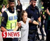 Climate activist Greta Thunberg was detained twice by police at a demonstration in The Hague, the Netherlands, for several hours on Saturday (April 6).&#60;br/&#62;&#60;br/&#62;Thunberg was briefly held for blocking a major highway, then again after obstructing a road near the railway station. &#60;br/&#62;&#60;br/&#62;Read more at https://tinyurl.com/3e932j5w&#60;br/&#62;&#60;br/&#62;WATCH MORE: https://thestartv.com/c/news&#60;br/&#62;SUBSCRIBE: https://cutt.ly/TheStar&#60;br/&#62;LIKE: https://fb.com/TheStarOnline